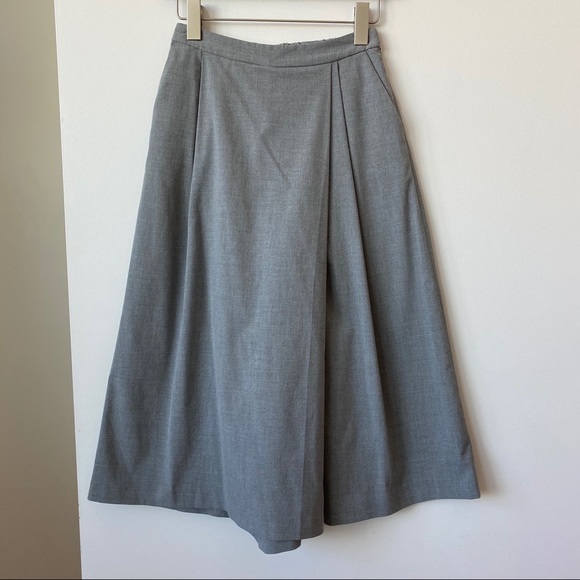 Uniqlo Pants - Uniqlo Women’s Pleated Culottes in Woven Grey